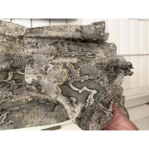 Show Me Your Mumu gray snakeskin print romper size Small - Picture 3 of 8